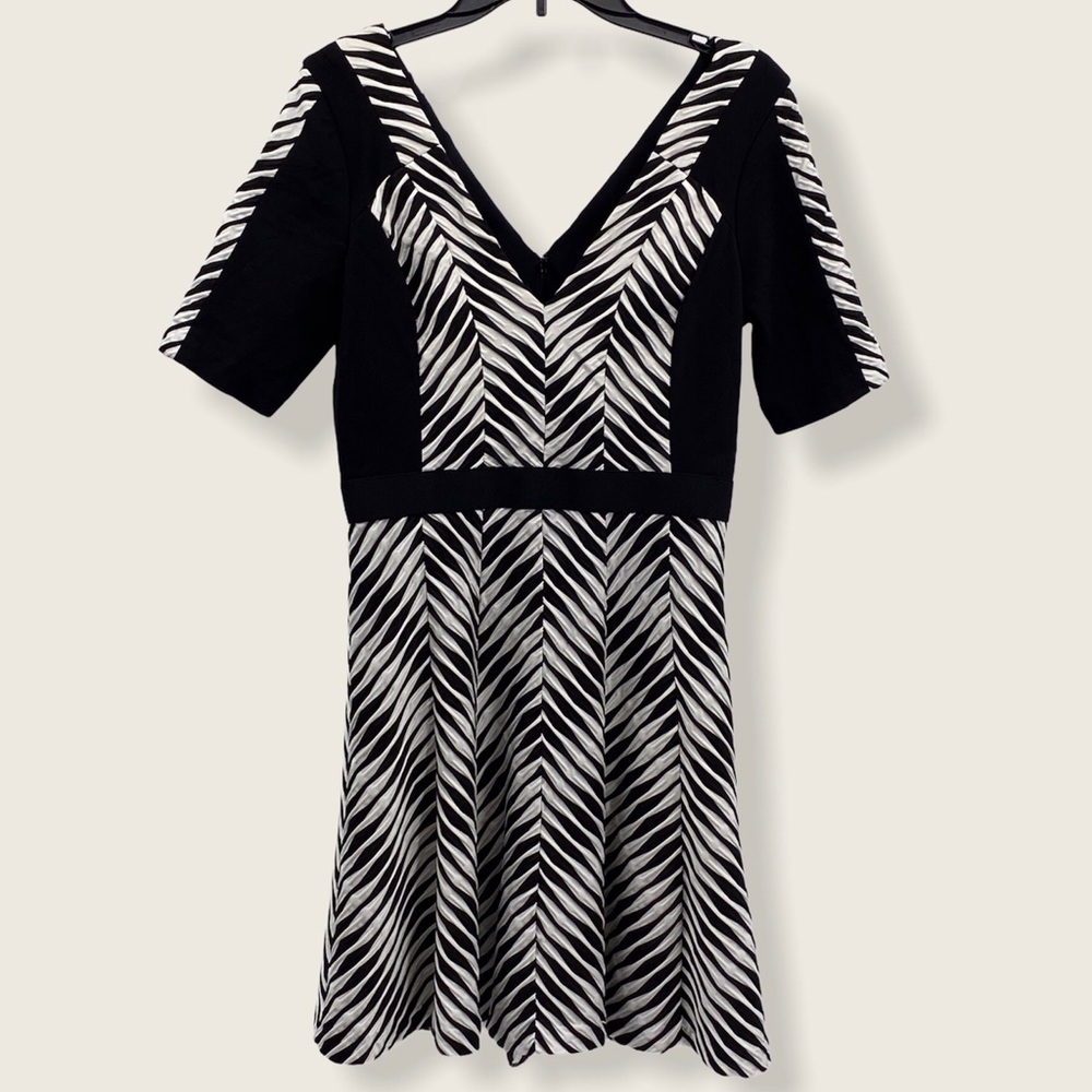 Betsey Johnson Black & White V Neck Stretch Dress